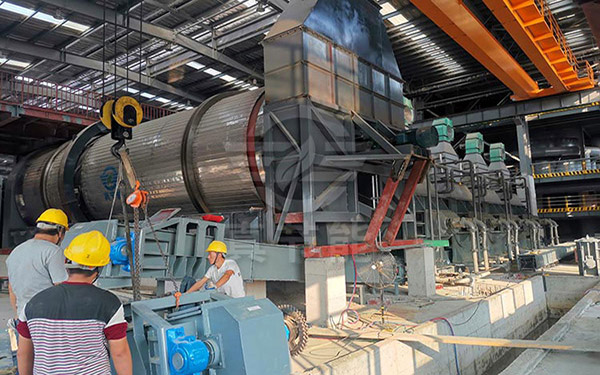 大型污泥烘干機(jī)安裝現(xiàn)場 大型污泥烘干機(jī)安裝現(xiàn)場